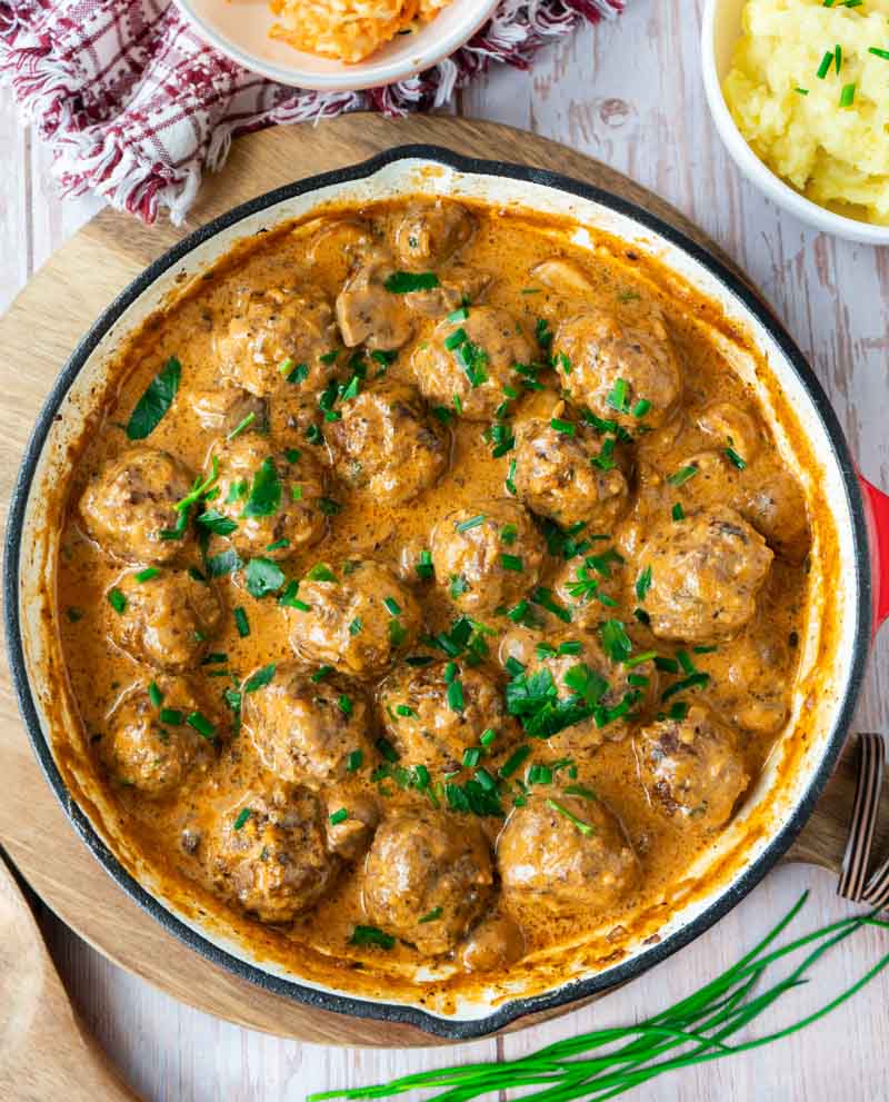 Saftige Hackbällchen in cremiger Champignonsoße