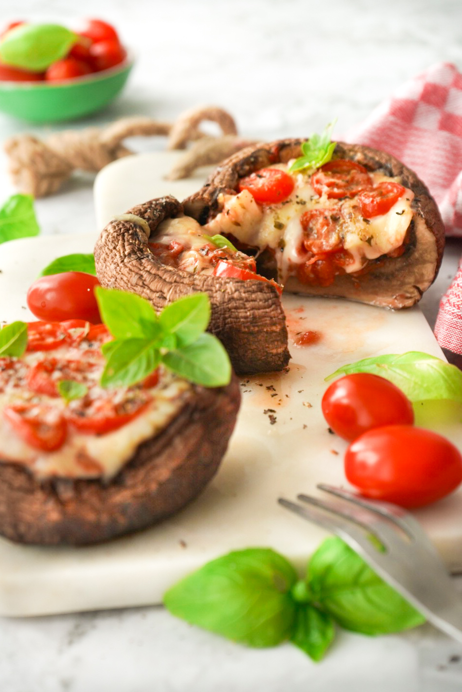 Bella-Gomba Champignons mit Pizza-Topping – Ein Genuss für Pilzliebhaber!