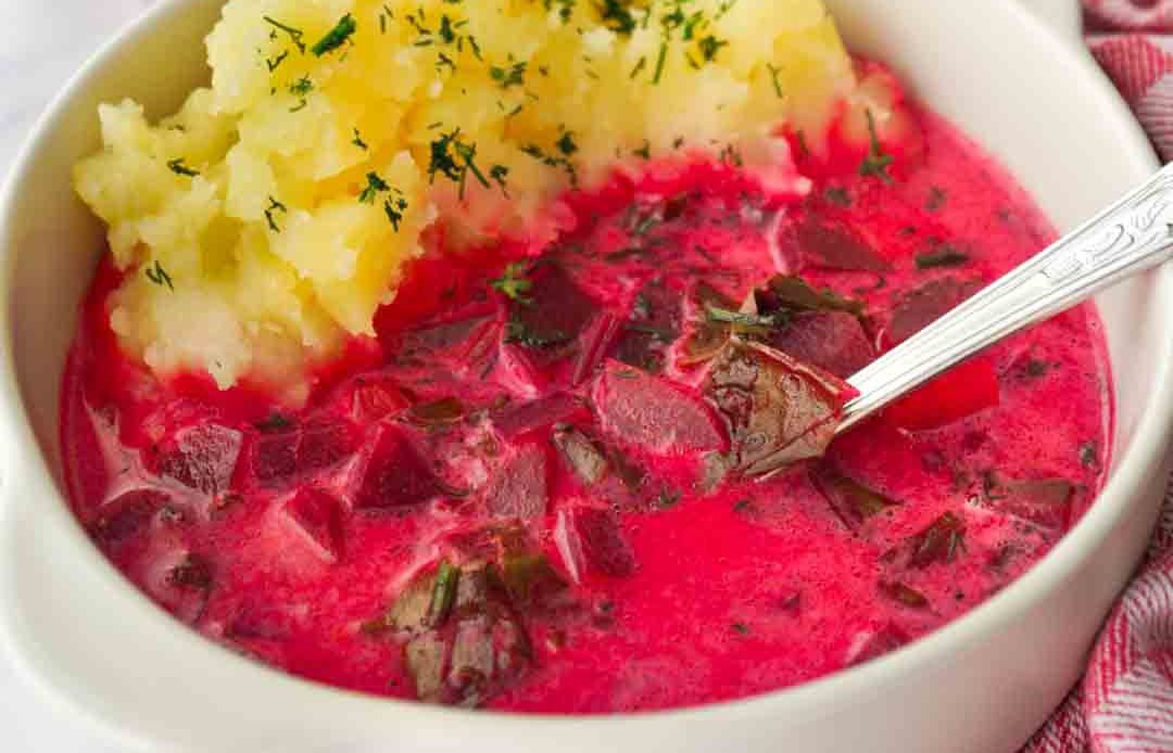 Botwinka-polnische Sommersuppe Mit Rote Beete