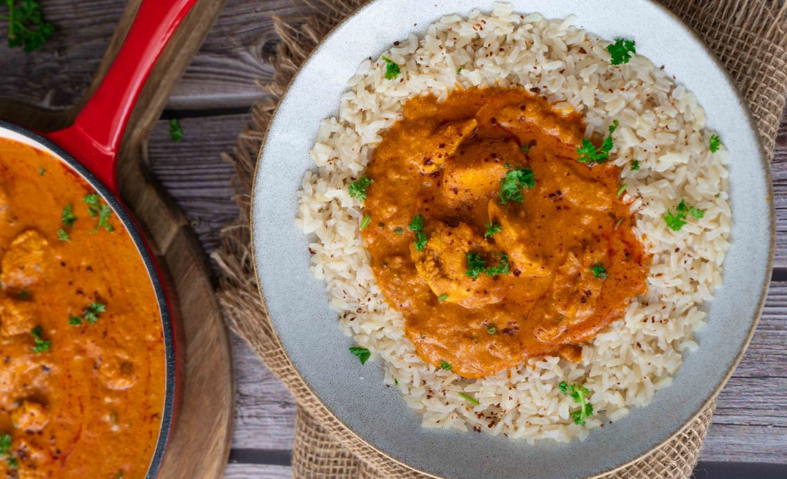 Butter Chicken Rezept – cremig & aromatisch nachkochen Saftig, aromatisch, cremig: Dieses Butter Chicken Rezept begeistert mit inischer Gewürzmischung. Perfekt für Genuss im Herbst/Winter und kalten Sommertagen mit Beilagen & Varianten.butter-chicken-rezept-cremig-aromatisch. Saftig, aromatisch, cremig: Dieses Butter Chicken Rezept begeistert mit orientalischer Gewürzmischung. Perfekt für Genuss im Herbst/Winter mit Beilagen & Varianten.