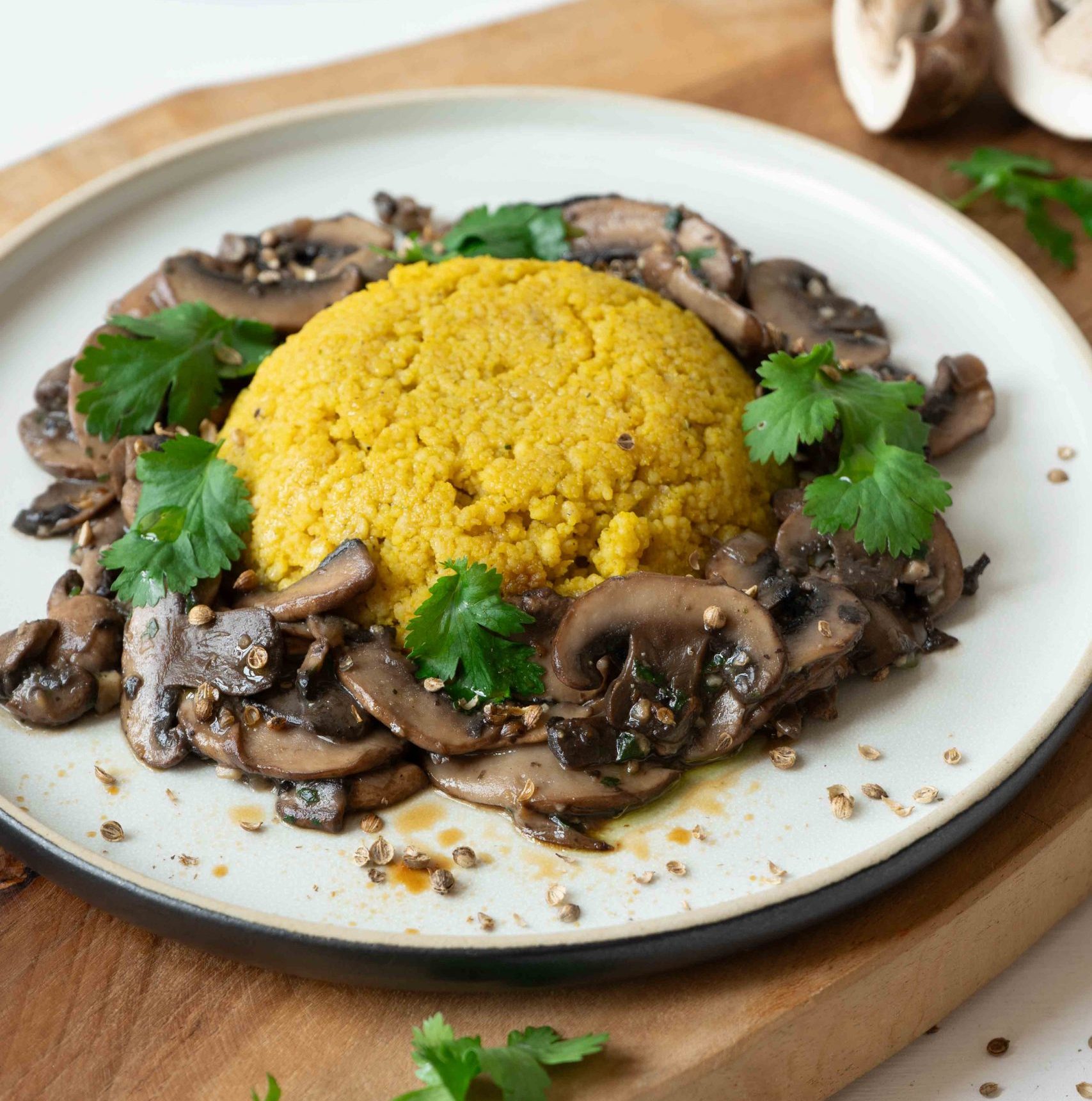 Pilzpfanne mit Kurkuma-Couscous