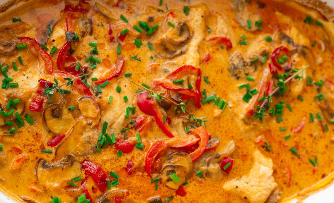 Hähnchenbrust-Filet in Paprika-Rahm-Soße