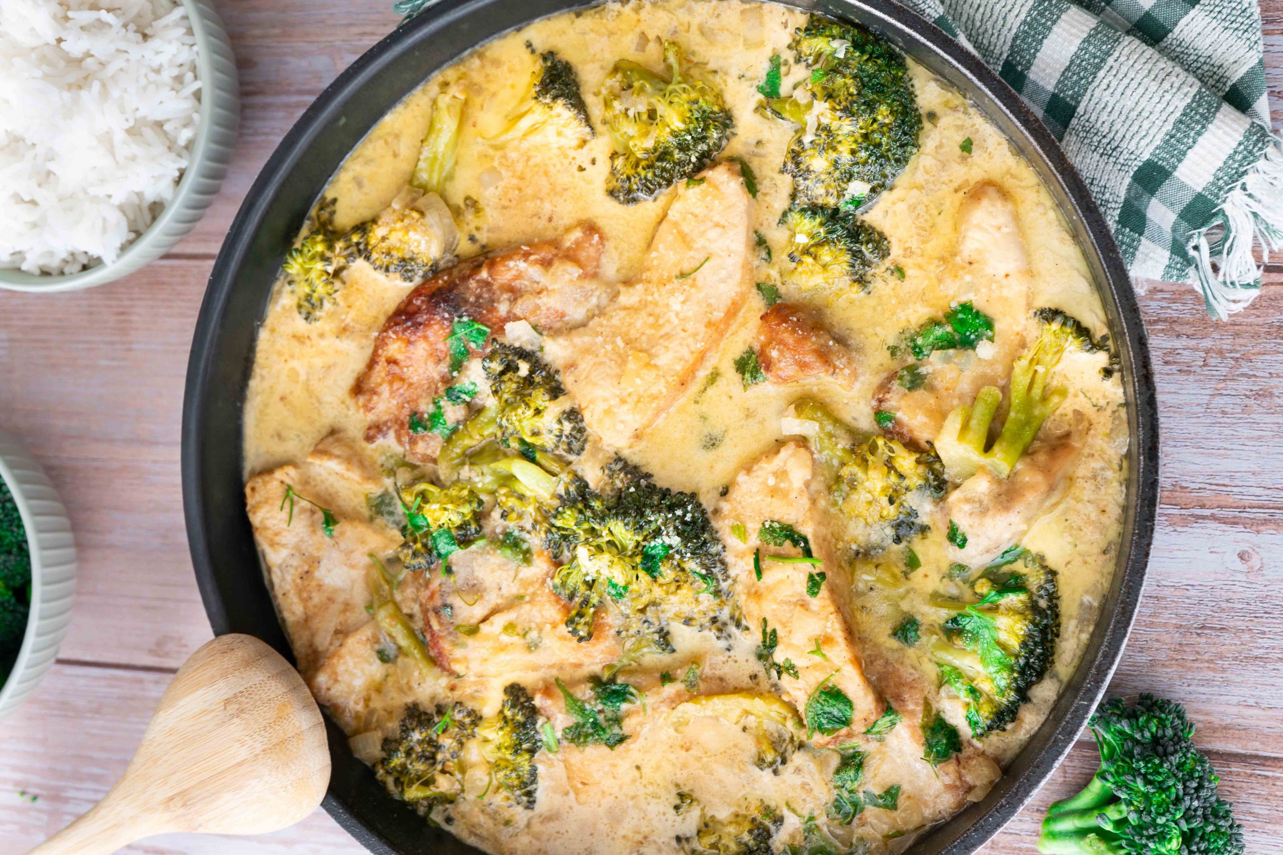 Brokkoli-Hähnchen in Senf-Sahne-Sauce