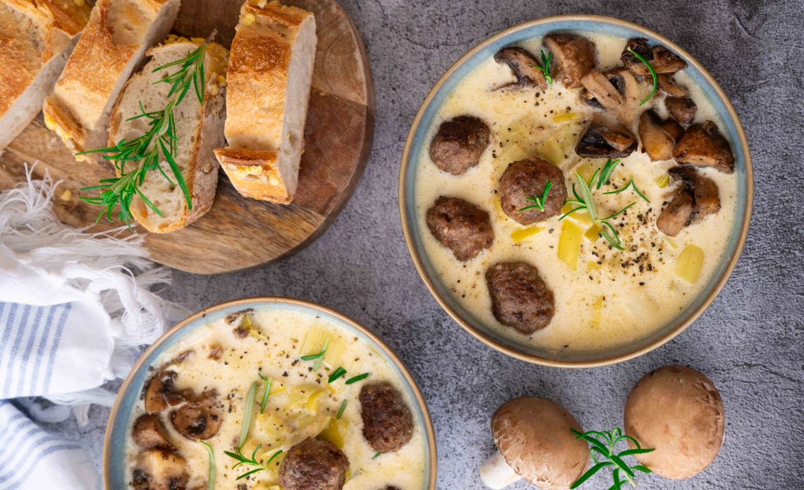 Lauch-Käse Suppe mit Hackbällchen