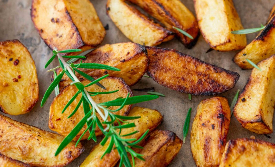 Knusprige Rosmarin-Thymian Ofenkartoffeln