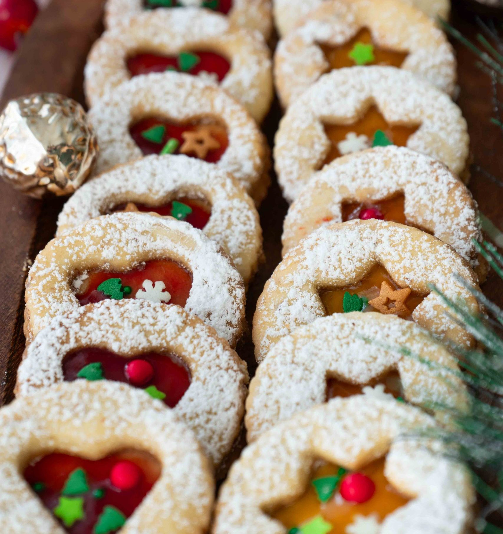 Zartes Spitzbuben Rezept für die Adventszeit