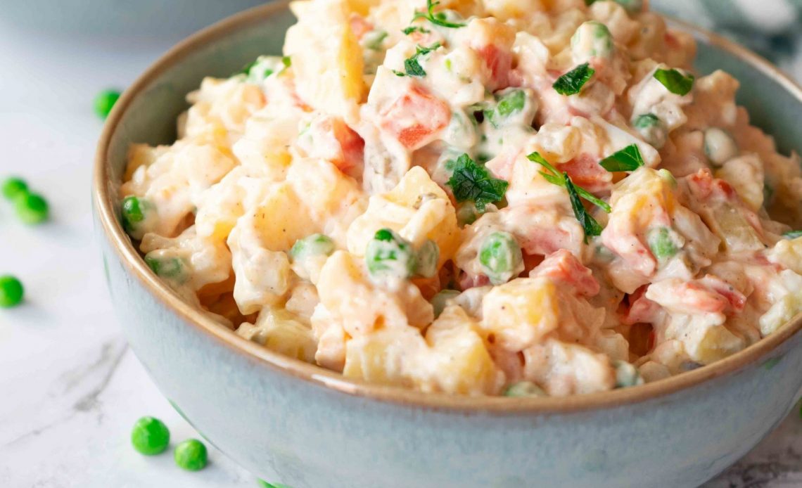 Polnischer Gemüsesalat mit Mayonnaise