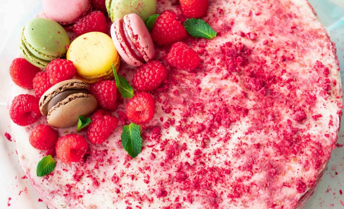 Frischkäse-Himbeer-Torte – cremige Sommertorte mit frischen Himbeeren